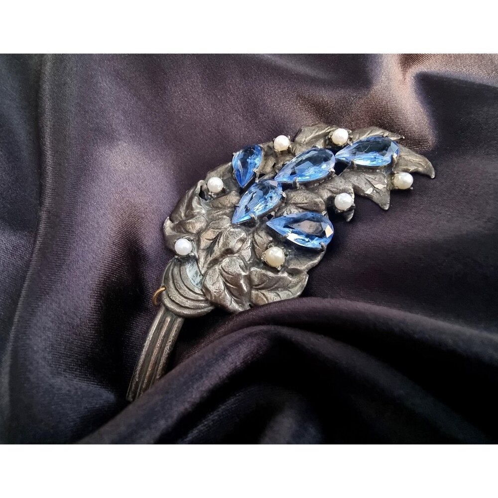 Rare Find Vintage 1920-1930s Blue Rhinestones Silver Metal Toned Large Leaf Broo